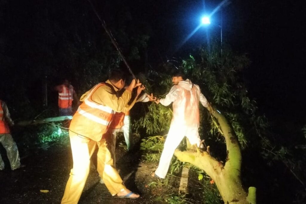Cyclone Remal LIVE: 1 Dead in Kolkata as Severe Storm Makes Landfall in Coastal West Bengal