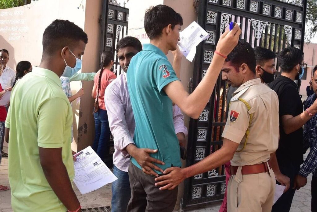2 MBBS Students among 4 Held for 'Doctoring' NEET, as Delhi Police Busts Paper-solving Racket