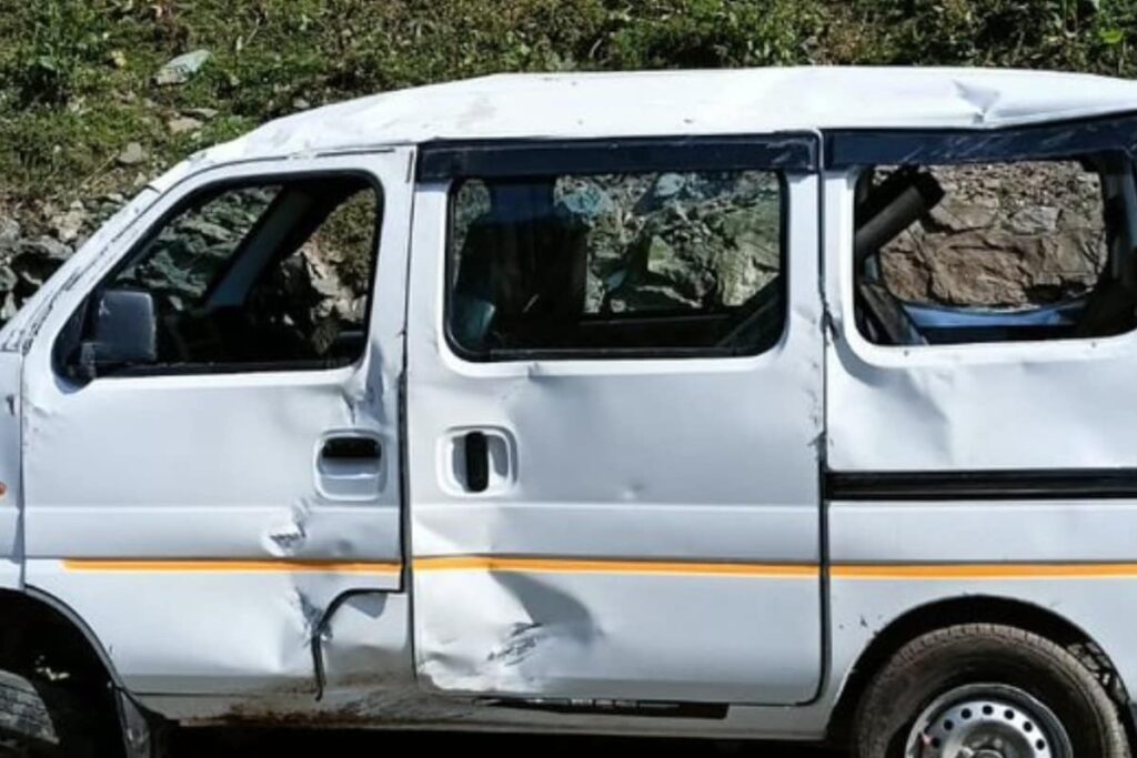 Van Carrying Amarnath Pilgrims Meets Accident At Chandanwari In Kashmir
