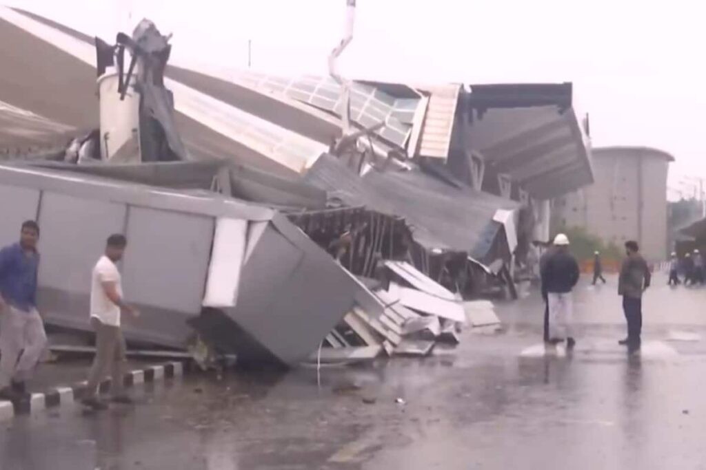 Delhi Airport Roof Collapse: Flights From Terminal 1 Cancelled Till 2 PM, Airlines Issue Advisories For Passengers