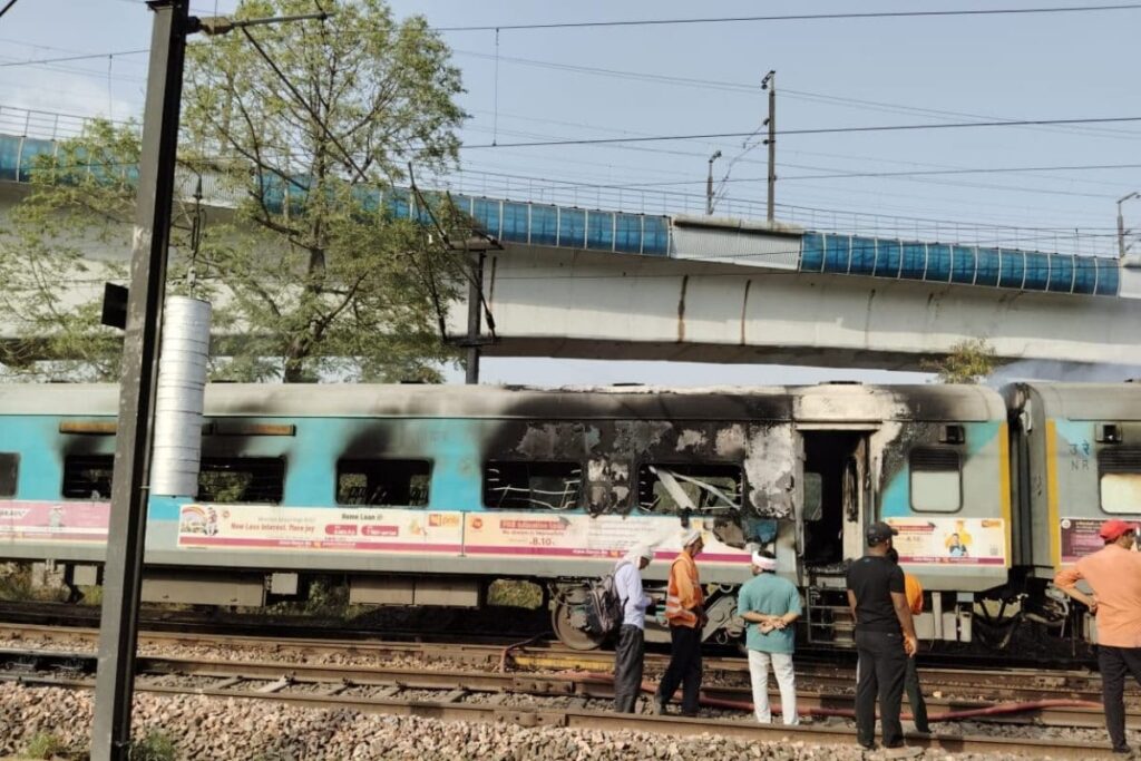 Fire Breaks Out In Three Coaches Of Taj Express In Delhi, No Casualties