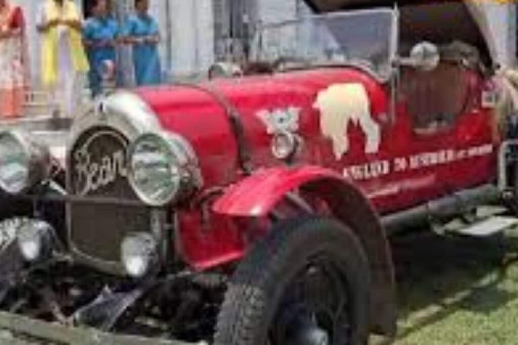 Australian Couple, Travelling The World In A 1924 Car, In Bengal's Murshidabad
