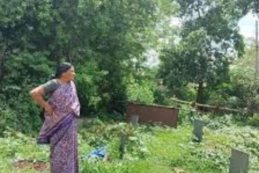 This Mysuru Woman Is Digging Graves For A Living For Last 20 Years
