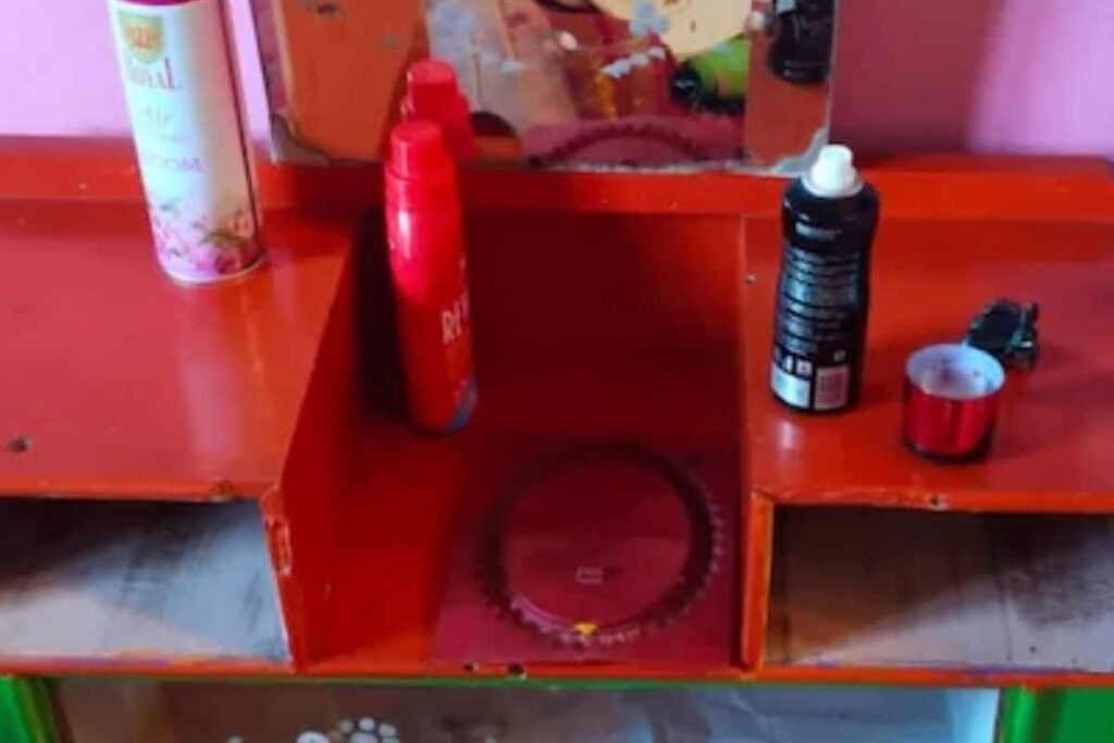 In Medinipur, Burglars Break Into A House. What They Did Next Will Leave You In Splits