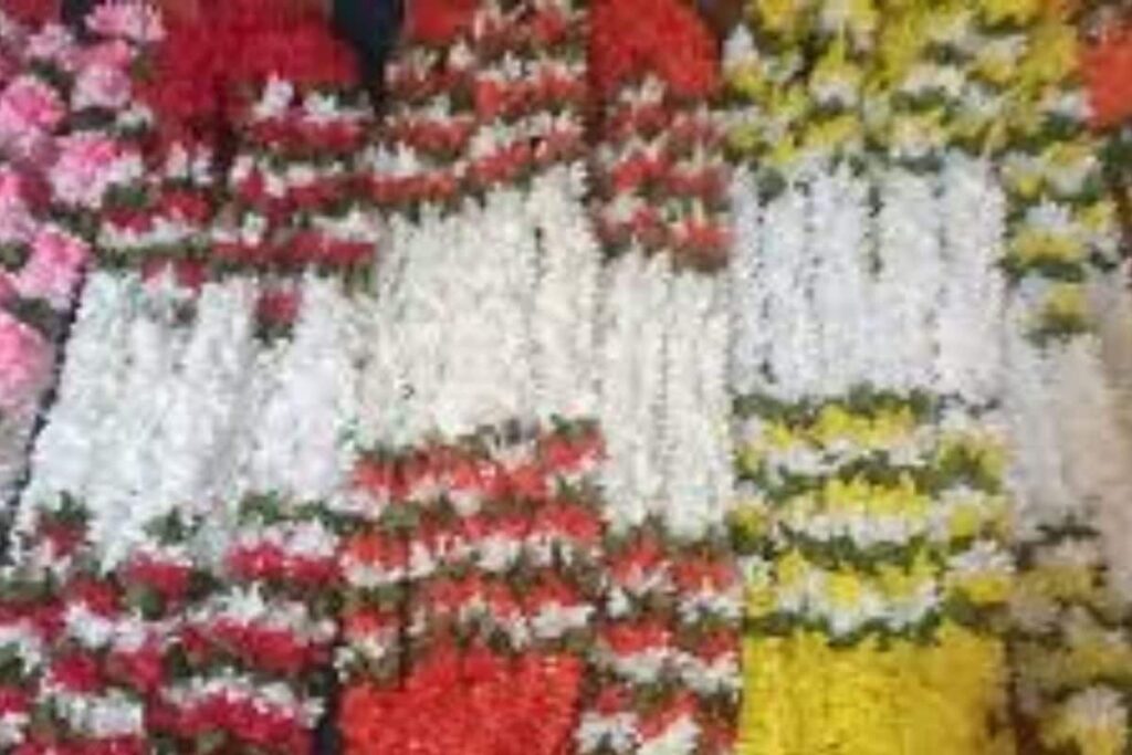 Karnataka Homemaker Turns Hobby Into Successful Flower Garland Business