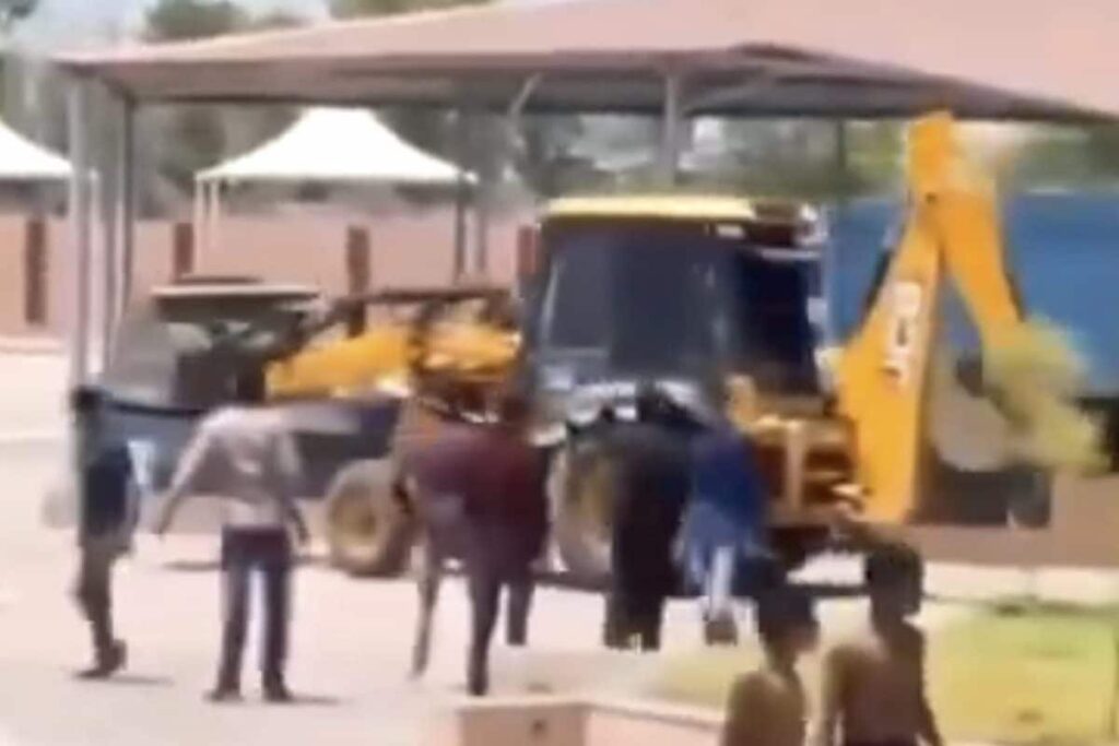 With Bulldozer, Group of Men Vandalises Chittorgarh Water Park In Rajasthan Over Entry Fees | Watch