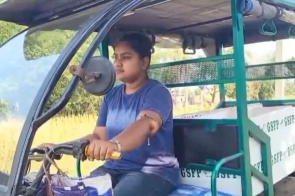 Graduate Woman In West Bengal Drives E-rickshaw To Provide Financial Support To Family