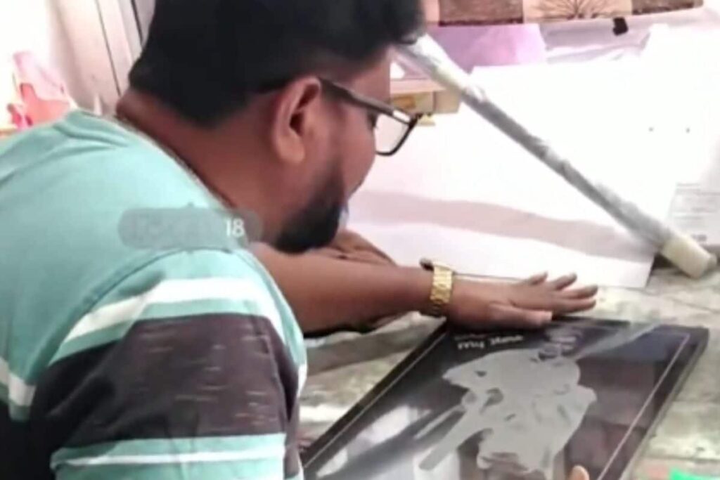 In Telangana's Nalgonda, This Man Does Modern Painting On Rocks