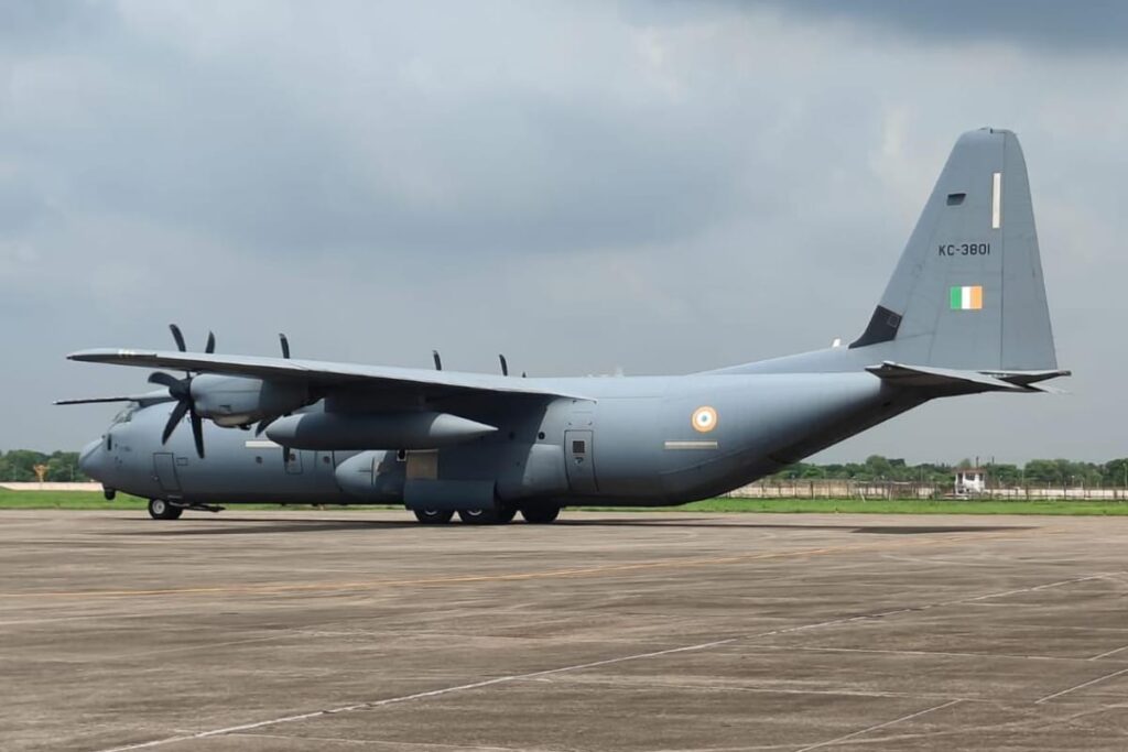 CM, Cong Slam Centre's Denial of Permission to Kerala Minister to Visit Kuwait; Guv, Gopi Back it