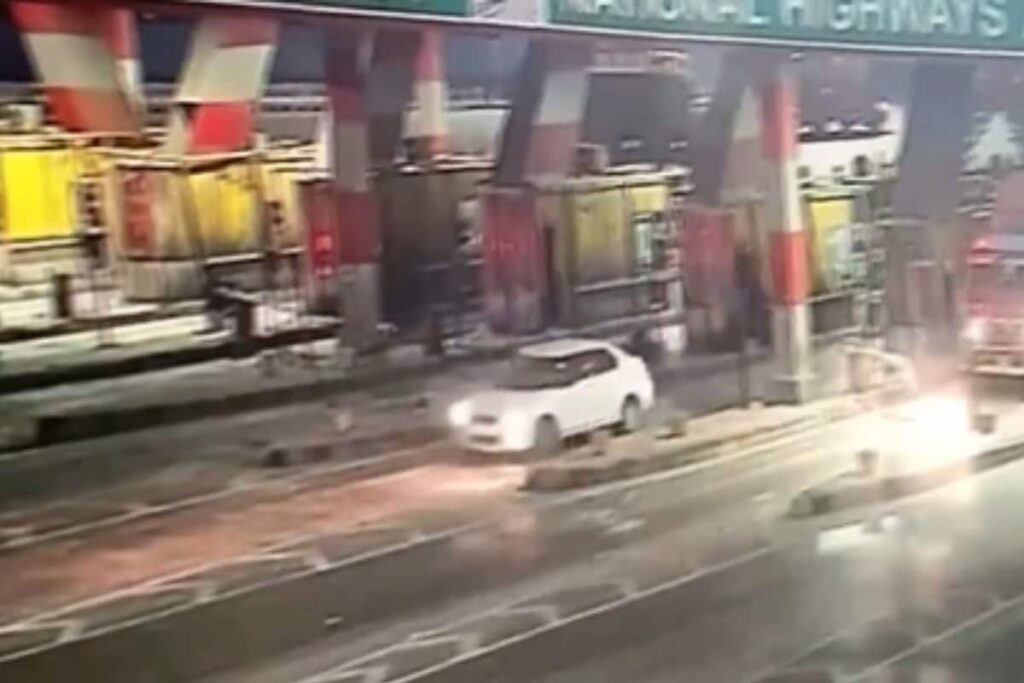 On Cam |Speeding Car Runs Over Booth Worker To Avoid Paying Toll Tax In UP
