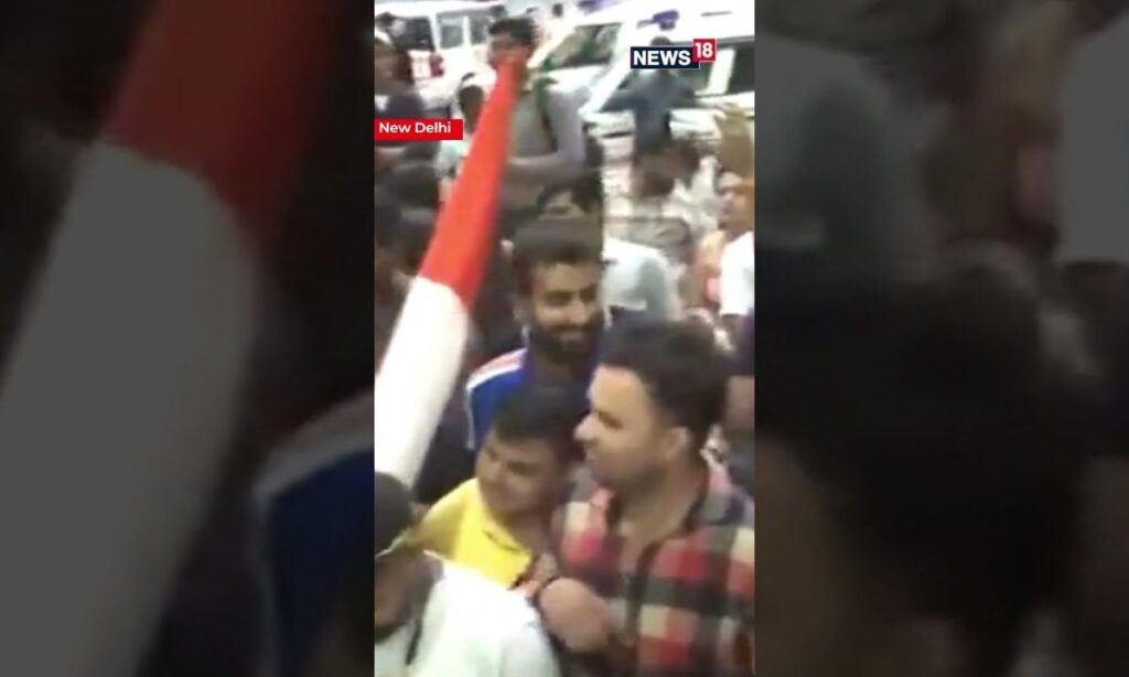 Delhi: Supporters Gather At The Airport To Welcome Men's Indian Cricket Team  | #shorts | N18S