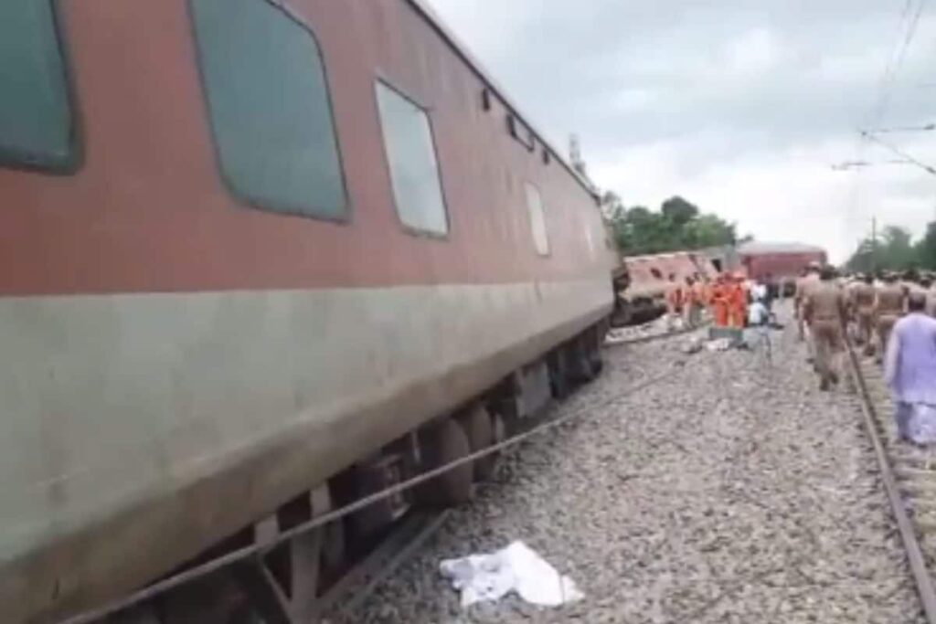 'Narrow Escape': Man Standing Beside Derailed Coaches Recalls Moments Before Coaches Came Off Track In UP's Gonda