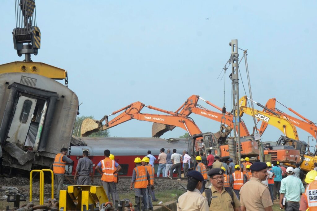 Two Killed, 22 Injured as 18 Coaches of Howrah-Mumbai Mail Derail in Jharkhand