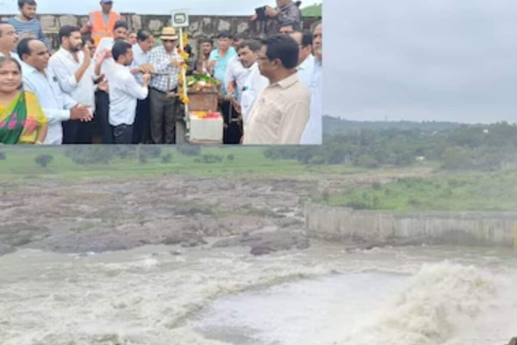 Excess Rainwater Released From Kaddam Narayana Reddy Reservoir Due To Flood Warning