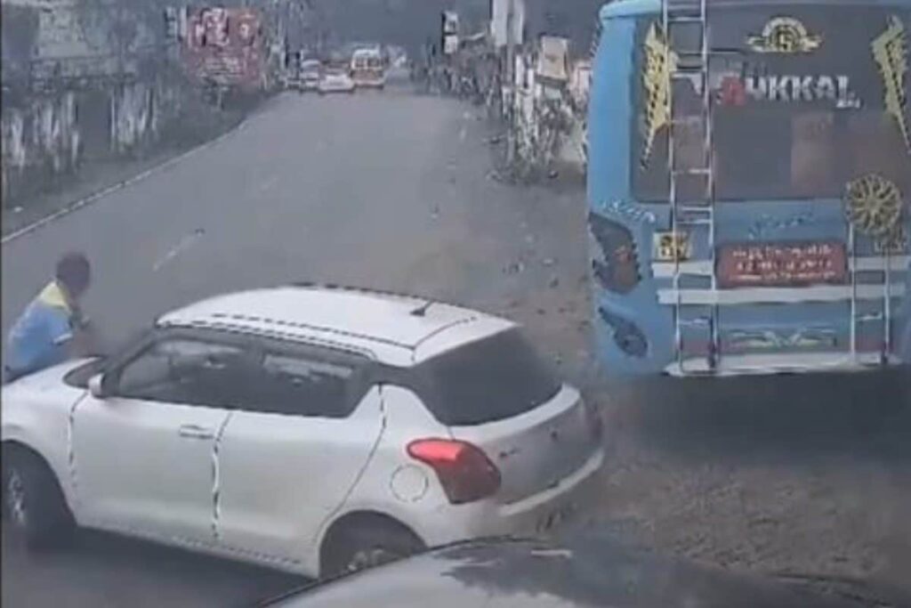 Kerala Police Driver Drives Car with Petrol Pump Staff on Bonnet After Being Asked to Pay for Fuel | Video