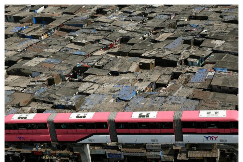 Mobile Phone Bursts into Flames in Mumbai Monorail; Passengers Safe