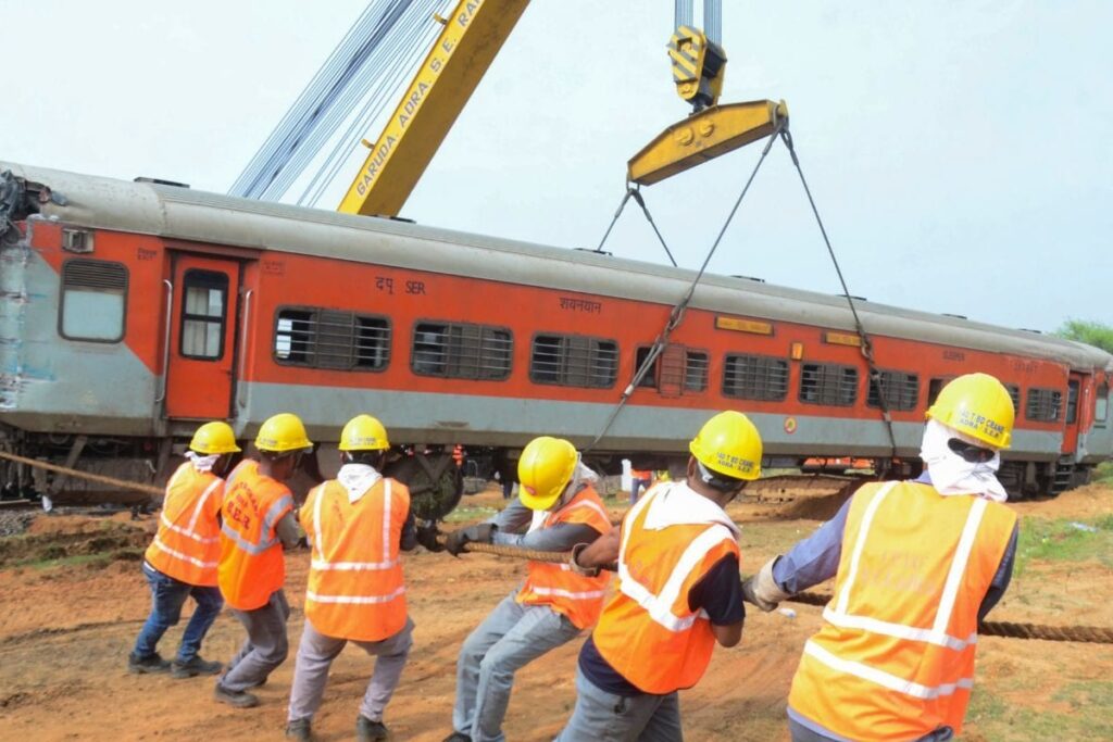 2 Killed, 22 Injured As Howrah-Mumbai Mail Derails, Centre Faces Oppn Flak