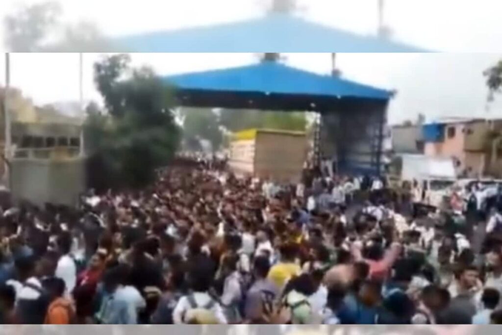 Watch: Stampede-Like Situation At Mumbai Airport As 25k Applicants Reach Air India Office For 600 Jobs