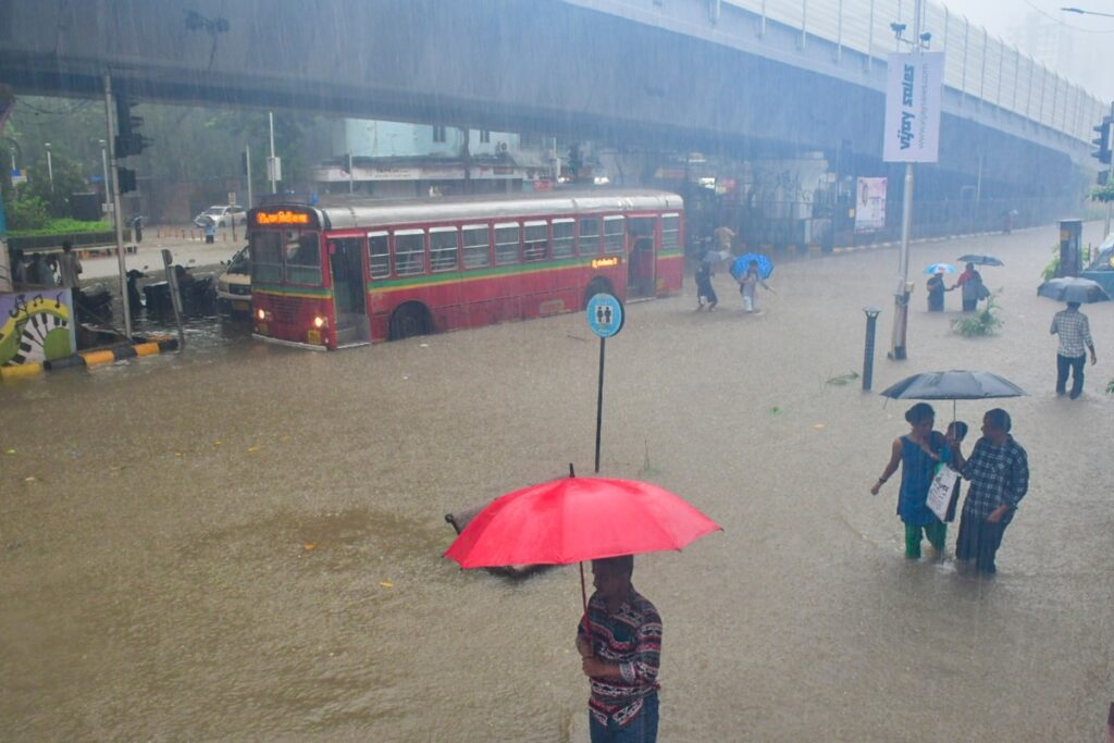Maharashtra Rains LIVE: Red Alert in Pune, Raigad; Flights, Trains Delayed Due to Reduced Visibility