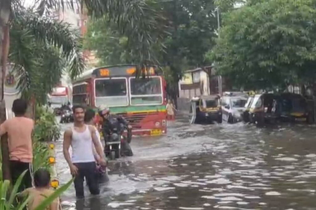 IMD Forecasts More Rains in Parts of Mumbai Till Tomorrow, UP To Witness Heavy Showers on July 10-11