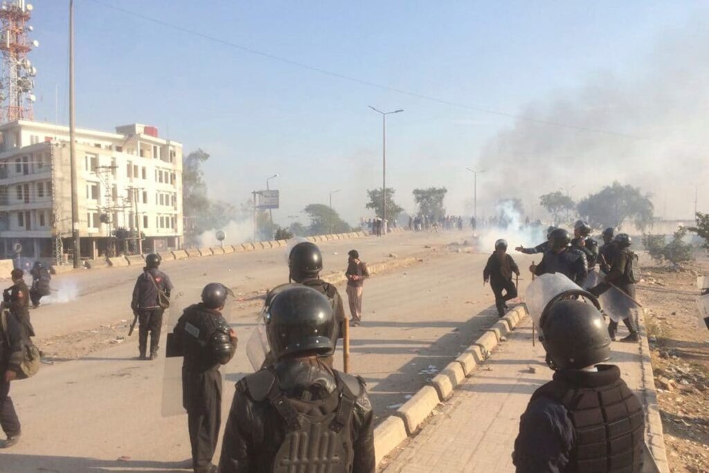 30 Killed, 145 Injured In Armed Clashes Between Two Tribes In Northwest Pakistan