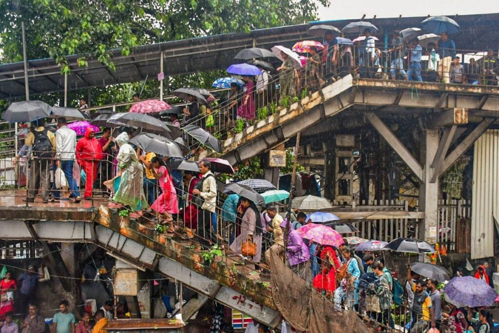 Heavy Rain Lashes Mumbai, Thane, Palghar, Raigad; Red Alert For Central Maharashtra Till July 16: IMD