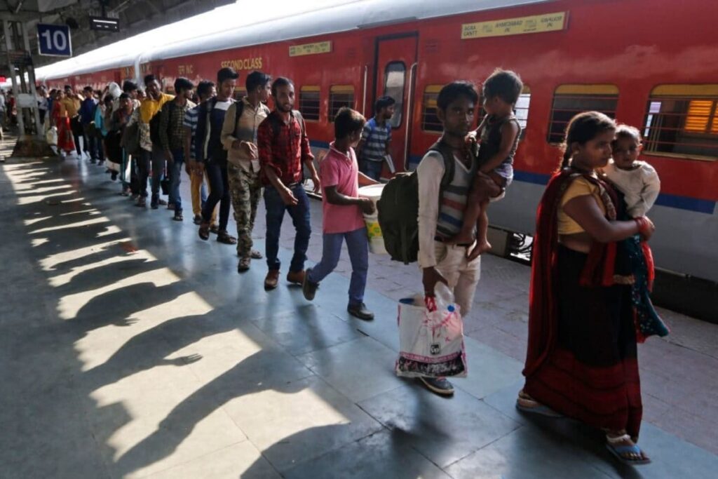 'I Know a Union Minister': Ticketless Passenger's Reply Shocks TT at UP's Mathura Junction