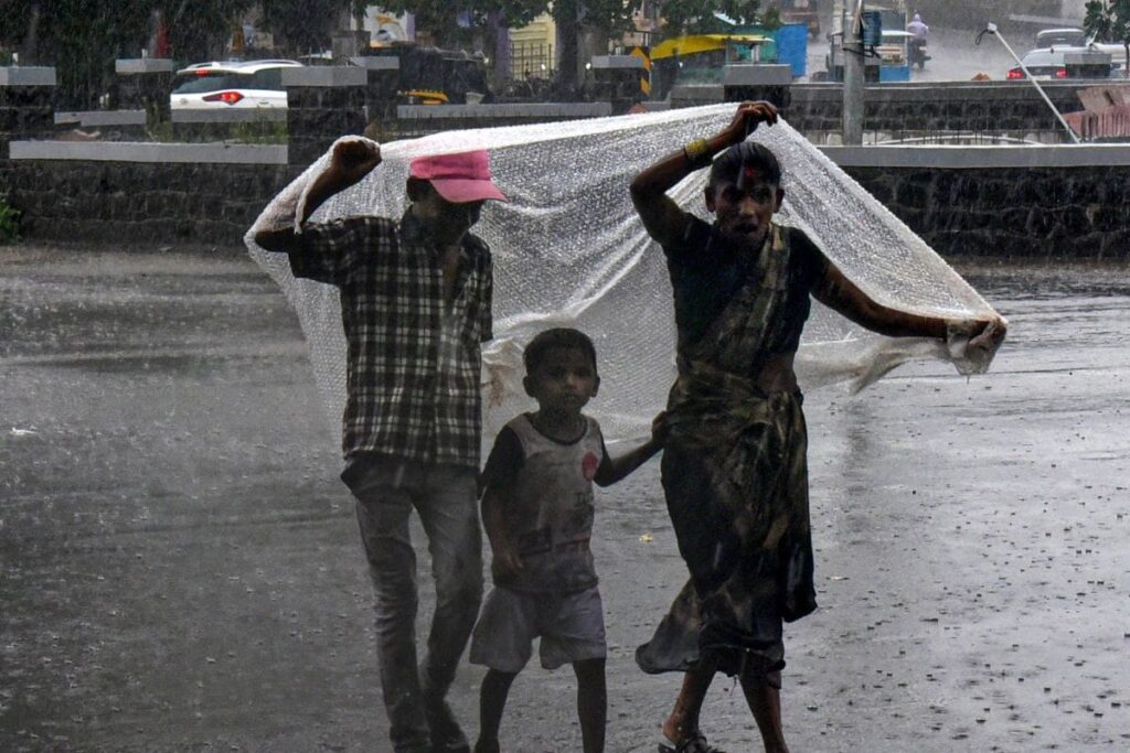 ‘Heavy Rain In Mumbai, Thane on Thursday’: IMD’s Red Alert For Maharashtra As Kolhapur, Lonavala, Pune Drown