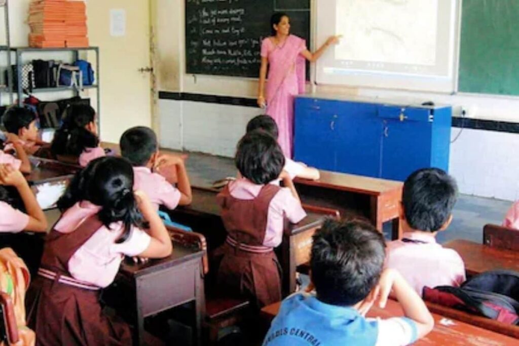 Schools Fined for Forcing Parents to Buy Uniform, Textbooks From Specific Outlets