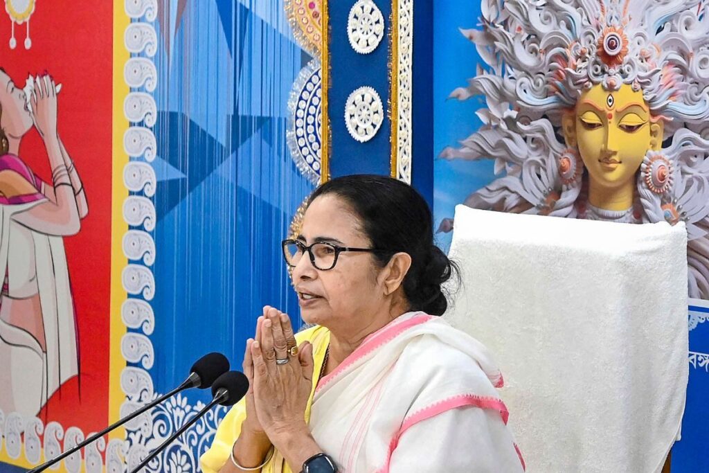 Mamata to Attend NITI Aayog Meeting to Protest 'Budget Bias, Conspiracy to Divide States'