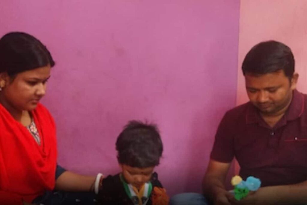 Meet Riona Makur, The 2-year-old West Bengal Kid Who Can Recite Poems And Sing National Anthem