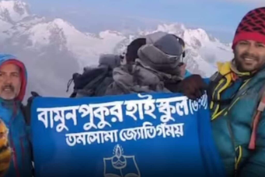 This Bengal Teacher Becomes 1st Woman To Scale Himachal Pradesh’s Ramjak Mountain