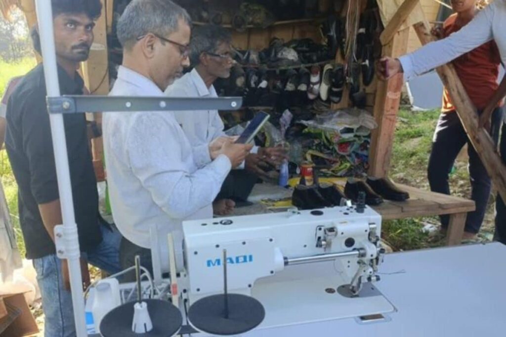 After Rahul Gandhi's Sultanpur Visit, UP Cobbler Get New Shoe-Mending Machine
