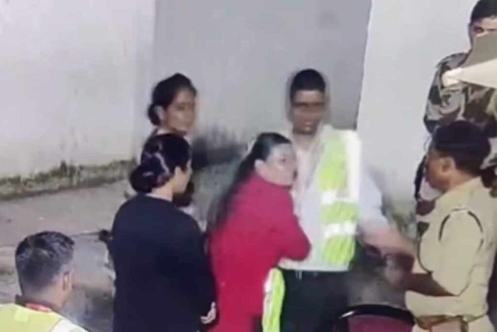 SpiceJet Employee Slaps CISF Jawan In Argument Over Security Check At Jaipur Airport | Video