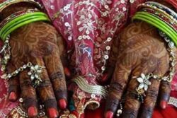 Strange Love Drama Unfolds in UP as Woman Protests Over Unfulfilled Marriage Promise