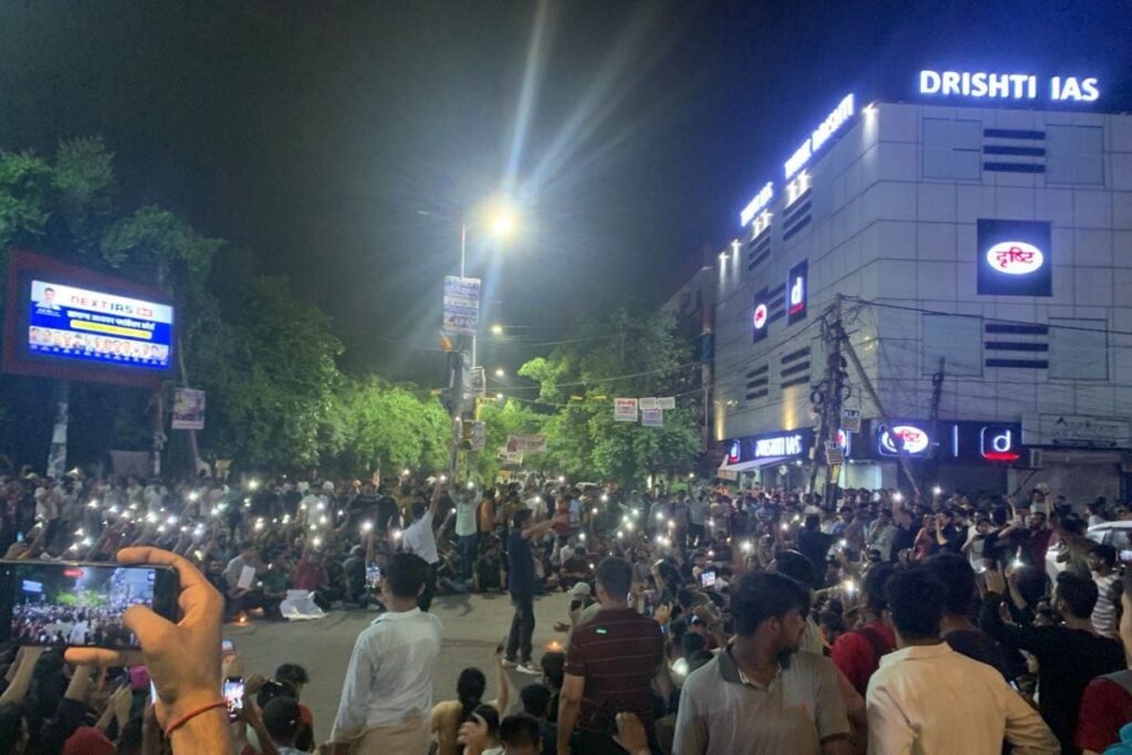 UPSC Aspirants Protest Outside Drishti IAS As MCD Seals Its Basement After Coaching Centre Deaths