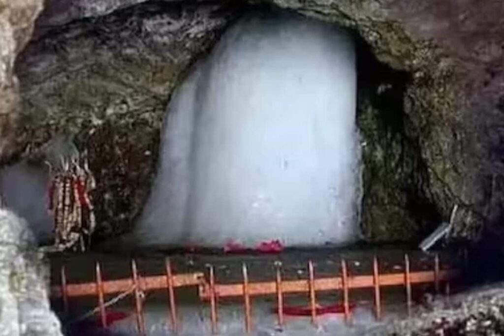 Over 7,500 Pilgrims Visit Amarnath Cave Shrine, Total Crosses 1.59 Lakh
