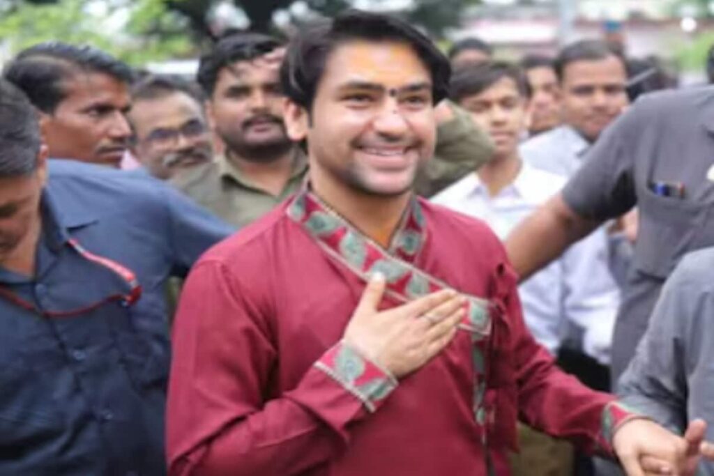 Dhirendra Krishna Shastri, Peethadheeshwar of Bageshwar Dham, Announces Padyatra to Promote Hindu Unity and Sanatan Values