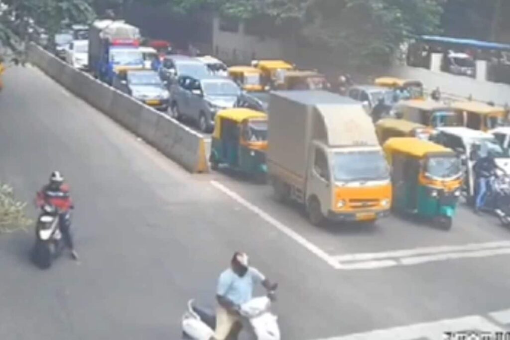 Bengaluru Cop Stops Thief By Jumping In Front Of His Two-wheeler, Gets Dragged For 20 m