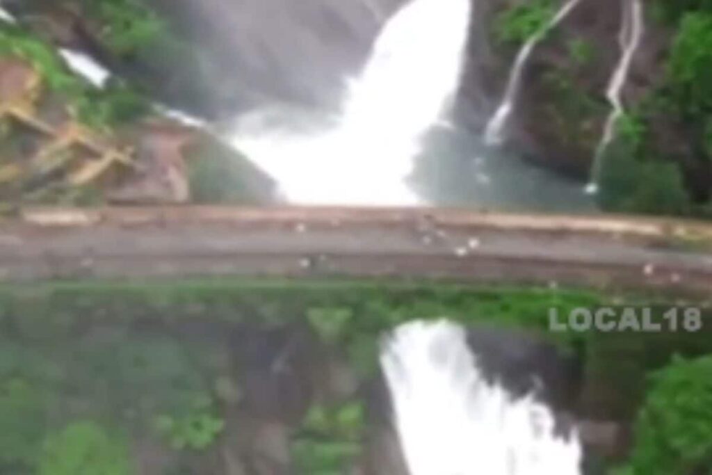 Why You Must Visit This Waterfall On Your Next Karnataka Trip