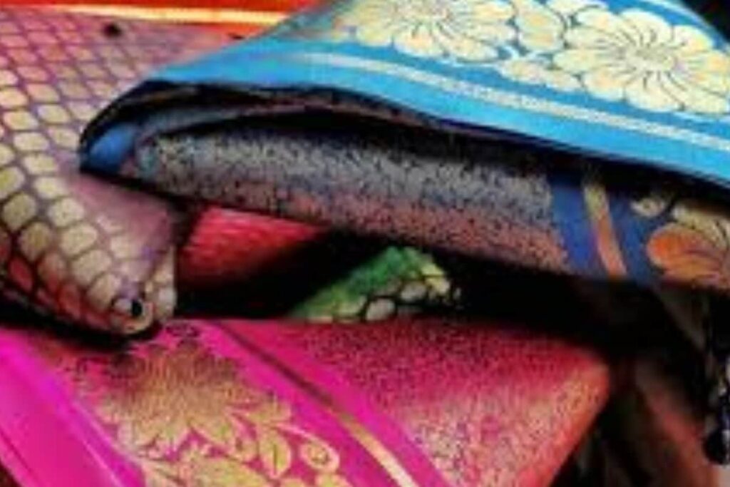 In Telangana's Sangareddy, This Shop Sells Sarees At Just Rs 250