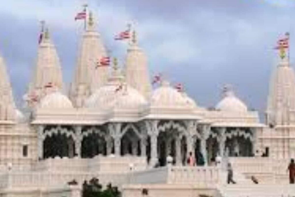 Organisers Of Bengal's Kalyan Bandyopadhay's Durga Puja To Recreate Swaminarayan Temple in London
