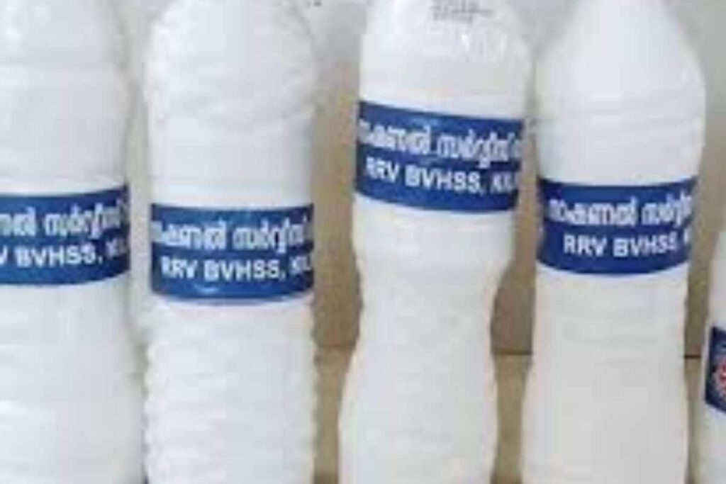 This Kerala School Volunteers Are Selling Lotions To Raise Funds For Wayanad Flood Victims