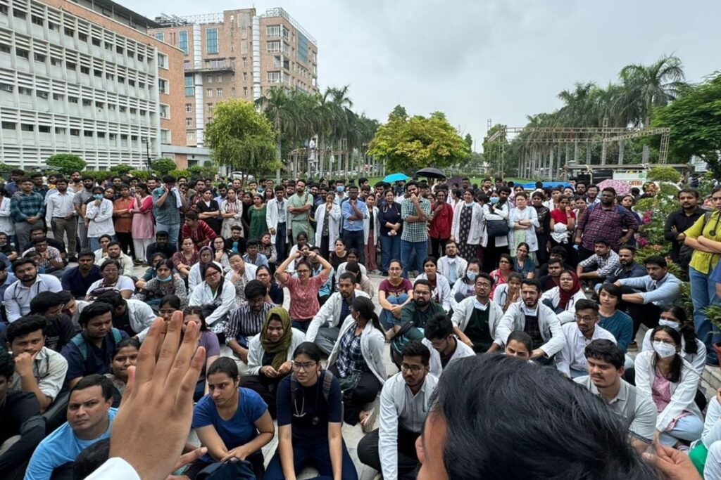 News18 Afternoon Digest: Massive Protest By AIIMS Delhi Students, RG Kar College Principal Resigns And Other Top Stories
