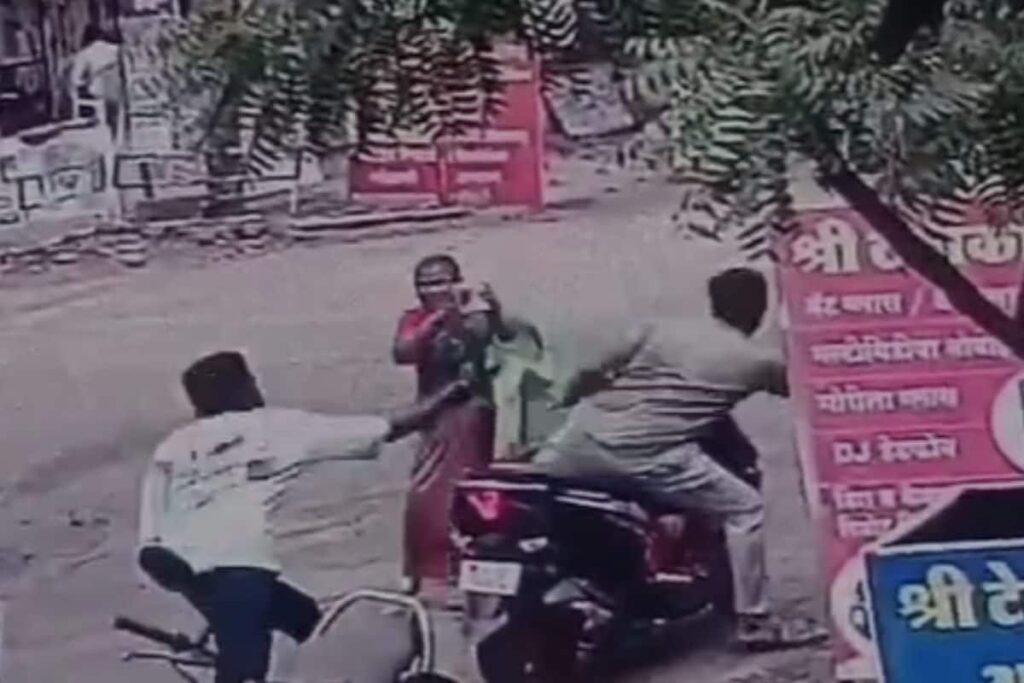 Maharashtra: Woman Chases Away Three Men Who Attacked Her Son With Sword In Broad Daylight | Video