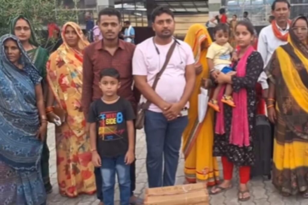 Mirzapur: 38 Farmers Join Independence Day Celebrations at Red Fort