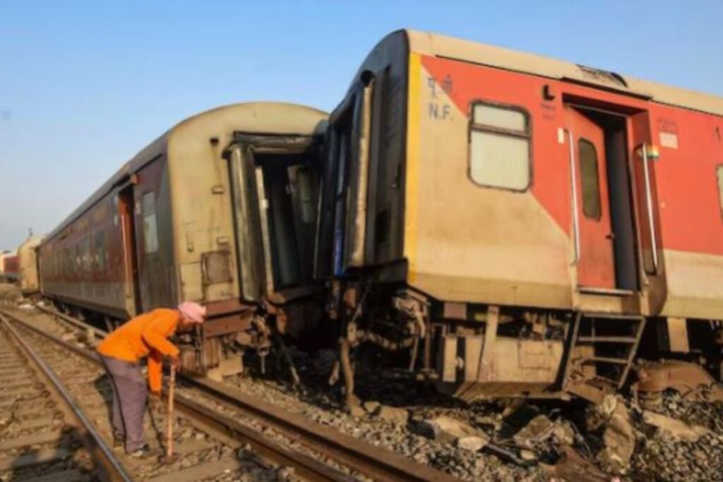 Giriraj Singh Alleges Pakistan-Linked 'Sleeper Cells' Behind Train Derailments, Slams Opposition Silence