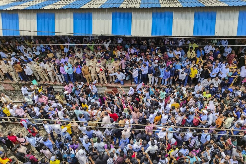 Massive Protest At Badlapur Station Against Sexual Abuse Of 2 Nursery Girls, Cops Resort To Lathi-charge | Video