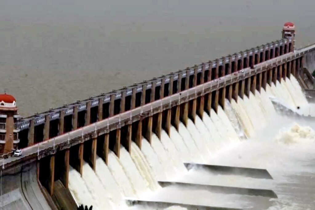 Tungabhadra Dam in Distress: Officials Say 'Nothing Alarming' As Political Slugfest Takes Centre Stage