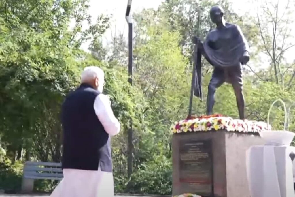 Why Is There A Mahatma Gandhi Statue In The 'Oasis Of Peace' Park In Kyiv?